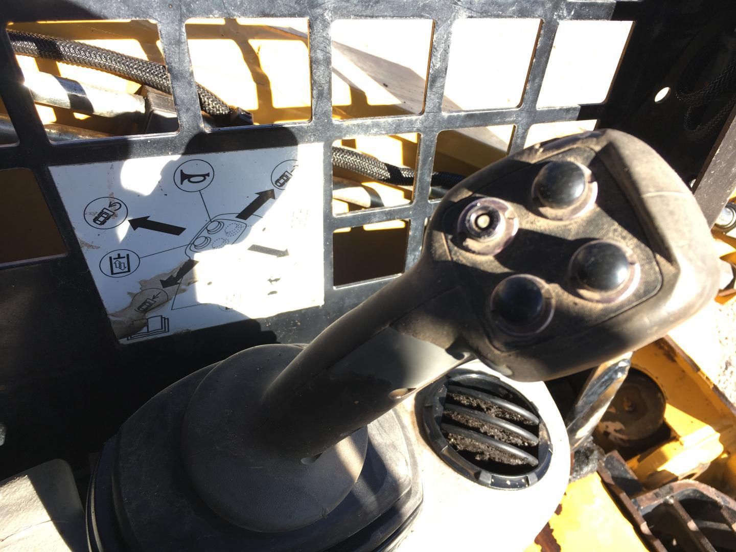 ./imagenes/INVOICE/2019/16562/MINICARGADOR CAT 252B3 (33).JPG